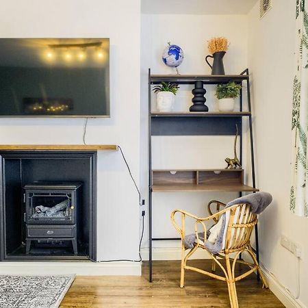 Low Rate For A 4-Bedroom House In Coventry With Free Unlimited Wi-Fi 2 Car Parking 53 Qmc Exterior photo