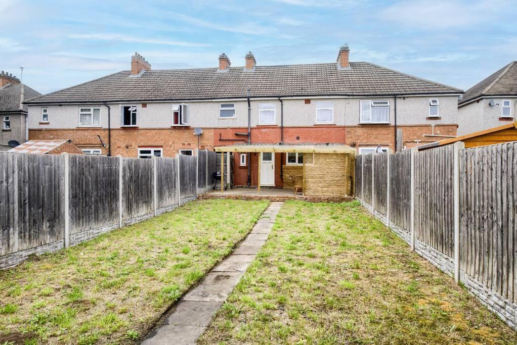 Low Rate For A 4-Bedroom House In Coventry With Free Unlimited Wi-Fi 2 Car Parking 53 Qmc Exterior photo