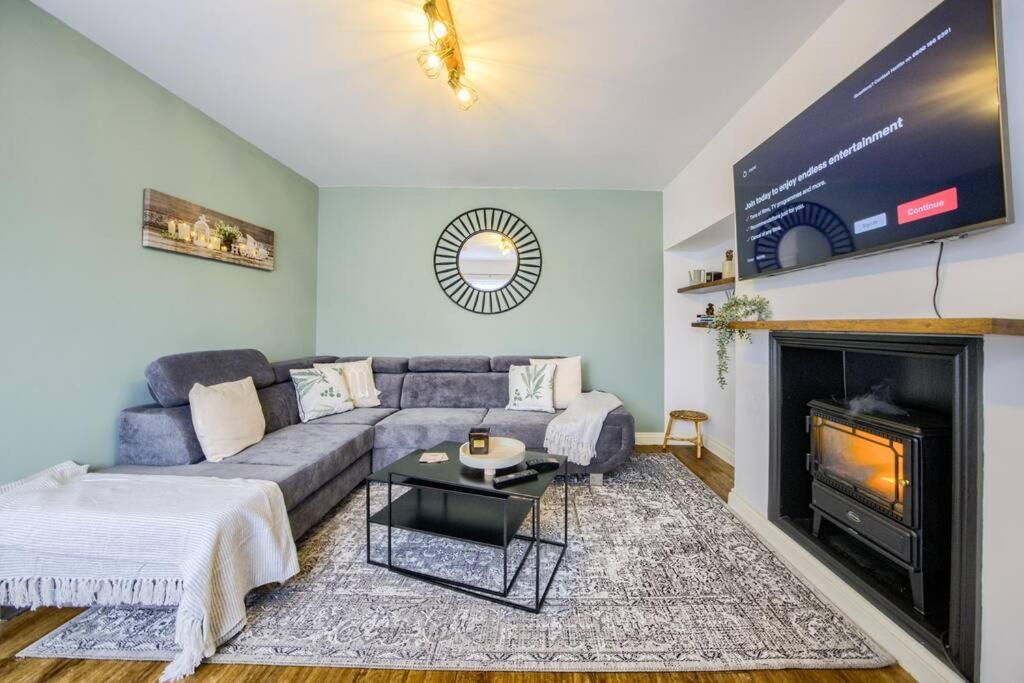 Low Rate For A 4-Bedroom House In Coventry With Free Unlimited Wi-Fi 2 Car Parking 53 Qmc Exterior photo