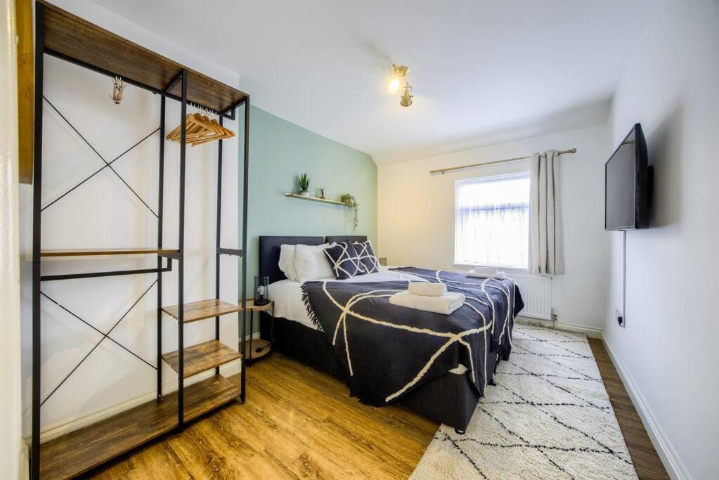 Low Rate For A 4-Bedroom House In Coventry With Free Unlimited Wi-Fi 2 Car Parking 53 Qmc Exterior photo