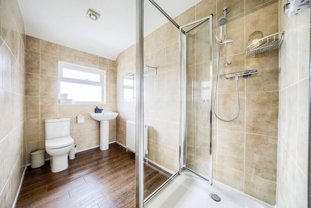 Low Rate For A 4-Bedroom House In Coventry With Free Unlimited Wi-Fi 2 Car Parking 53 Qmc Exterior photo